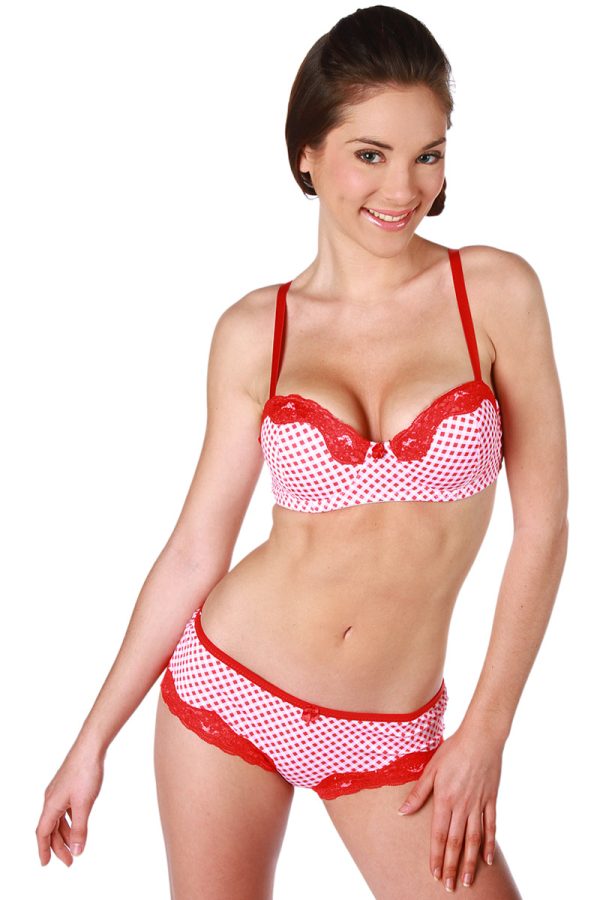 femme en bikini blanc et rouge avec un soutien gorge 90b