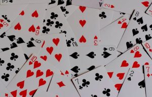 des cartes à jouer idéales pour une partie de Belote en amis