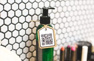 bouteille de savon présentant un QRcode