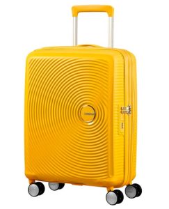 Un valise cabine rigide de couleur jaune avec des roulettes
