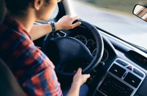 conducteur assuré dans un véhicule proféssionnel dans un déplacement domicile-travail 