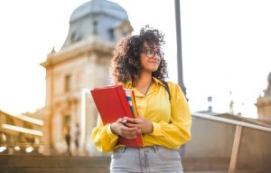 Une étudiante étrangère sur dans une école au Texas lors d'un séjour linguistique