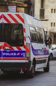 un camion d'intervention d'urgence medicale dans la ville de Marseille