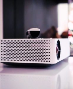 un videoprojecteur blanc ultra moderne