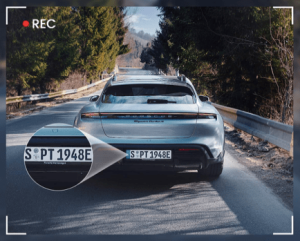Image d'enregistrement d'une dashcam installée dans un véhicule 